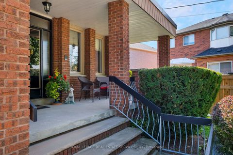 Photo 4 at 15 Westroyal Road, The Westway, Toronto