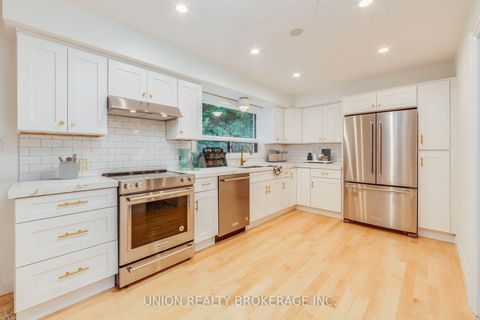 Photo 6 at 38 Long Crescent, The Beaches, Toronto