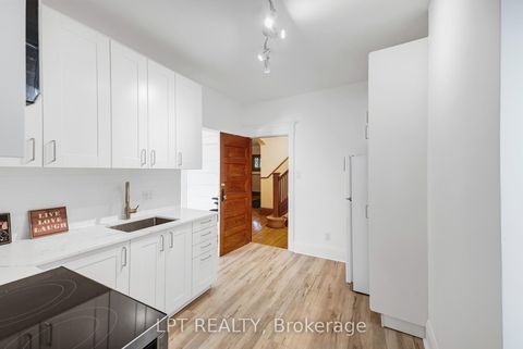 Photo 11 at 19 Marmaduke Street, Swansea, Toronto