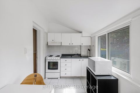 Photo 25 at 19 Marmaduke Street, Swansea, Toronto