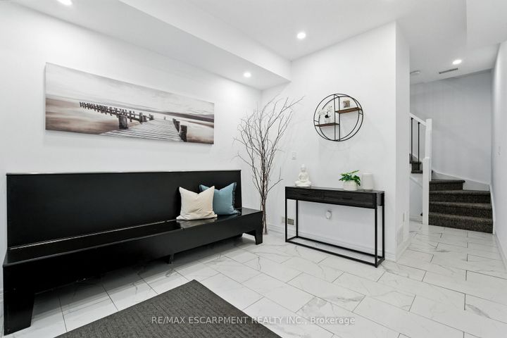 Photo 5 at 34 - 337 Beach Boulevard, Hamilton Beach, Hamilton