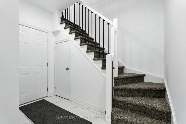 Photo 6 at 34 - 337 Beach Boulevard, Hamilton Beach, Hamilton