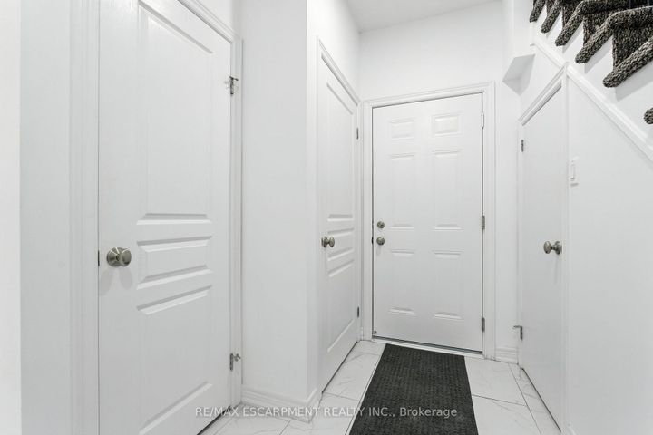 Photo 7 at 34 - 337 Beach Boulevard, Hamilton Beach, Hamilton