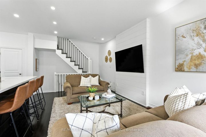 Photo 10 at 34 - 337 Beach Boulevard, Hamilton Beach, Hamilton