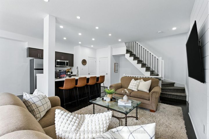 Photo 11 at 34 - 337 Beach Boulevard, Hamilton Beach, Hamilton