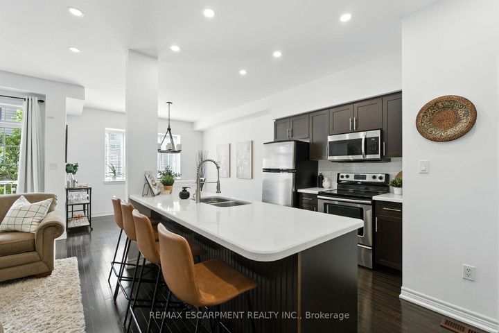 Photo 15 at 34 - 337 Beach Boulevard, Hamilton Beach, Hamilton