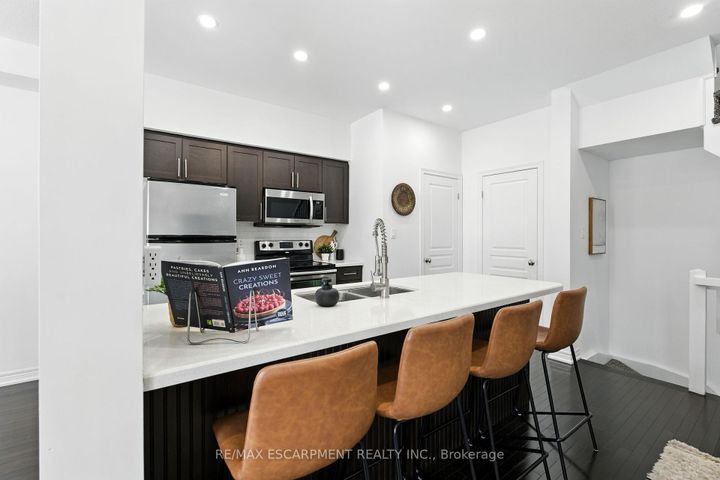 Photo 18 at 34 - 337 Beach Boulevard, Hamilton Beach, Hamilton