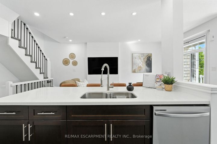 Photo 19 at 34 - 337 Beach Boulevard, Hamilton Beach, Hamilton