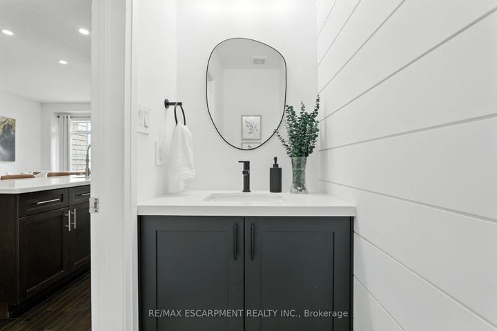 Photo 24 at 34 - 337 Beach Boulevard, Hamilton Beach, Hamilton