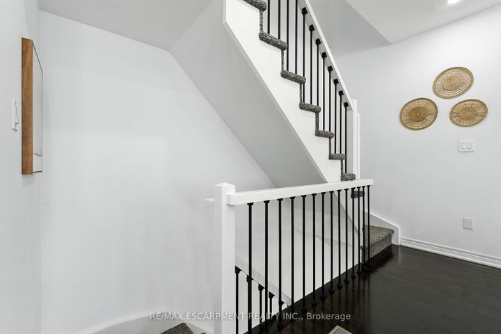 Photo 25 at 34 - 337 Beach Boulevard, Hamilton Beach, Hamilton