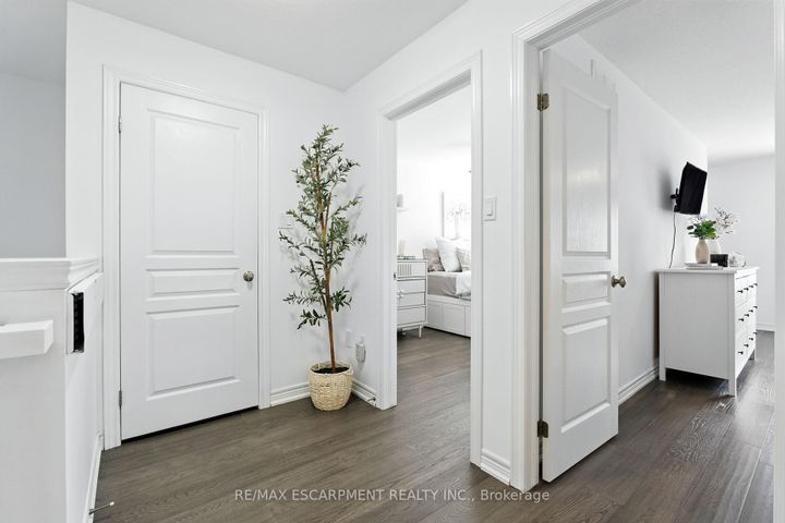 Photo 26 at 34 - 337 Beach Boulevard, Hamilton Beach, Hamilton