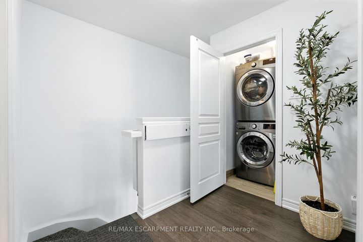 Photo 27 at 34 - 337 Beach Boulevard, Hamilton Beach, Hamilton