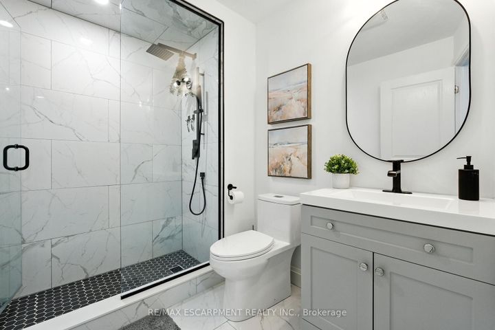 Photo 28 at 34 - 337 Beach Boulevard, Hamilton Beach, Hamilton