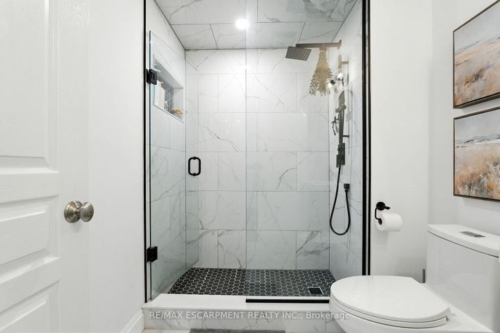 Photo 29 at 34 - 337 Beach Boulevard, Hamilton Beach, Hamilton