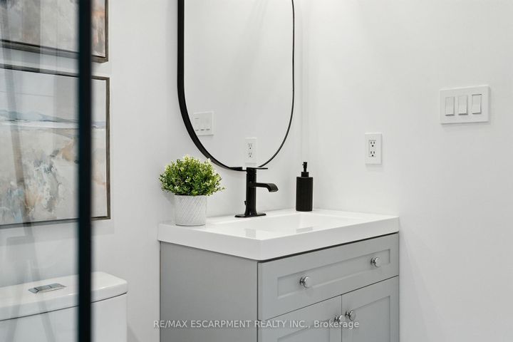 Photo 31 at 34 - 337 Beach Boulevard, Hamilton Beach, Hamilton
