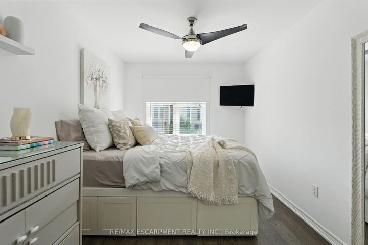 Photo 34 at 34 - 337 Beach Boulevard, Hamilton Beach, Hamilton