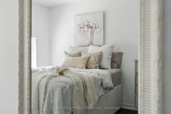 Photo 35 at 34 - 337 Beach Boulevard, Hamilton Beach, Hamilton