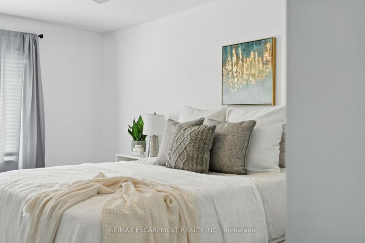Photo 37 at 34 - 337 Beach Boulevard, Hamilton Beach, Hamilton