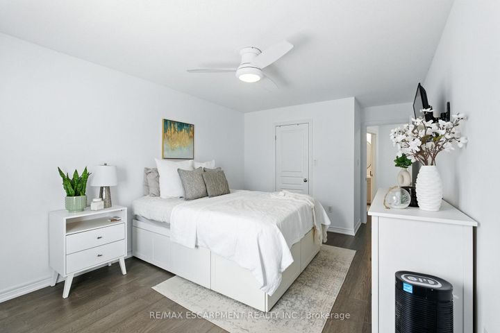 Photo 39 at 34 - 337 Beach Boulevard, Hamilton Beach, Hamilton