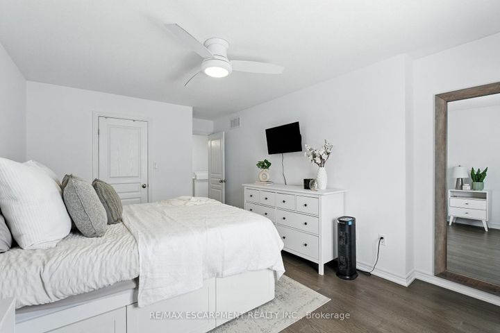 Photo 40 at 34 - 337 Beach Boulevard, Hamilton Beach, Hamilton