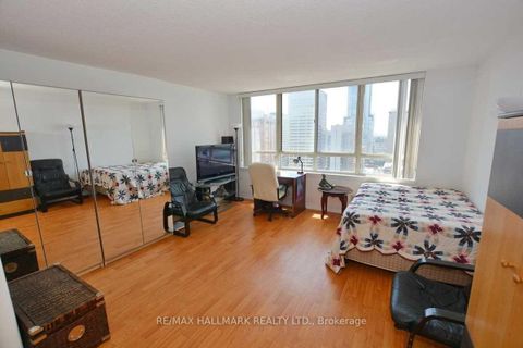 Photo 4 at 2215 - 633 Bay Street, Bay Street Corridor, Toronto