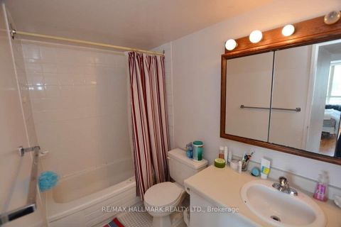 Photo 6 at 2215 - 633 Bay Street, Bay Street Corridor, Toronto
