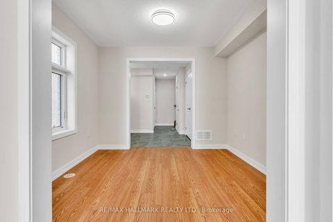 Photo 4 at 26 Dandara Gate, Steeles West Industrial, Vaughan