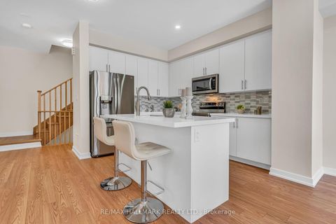 Photo 8 at 26 Dandara Gate, Steeles West Industrial, Vaughan
