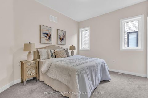 Photo 29 at 26 Dandara Gate, Steeles West Industrial, Vaughan