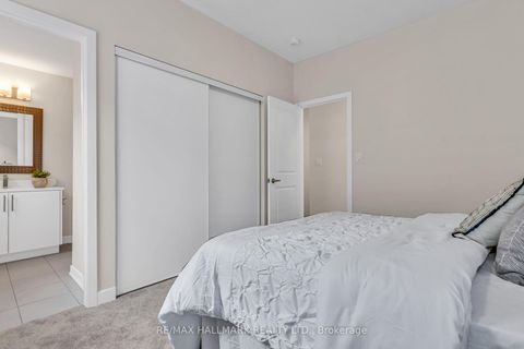 Photo 31 at 26 Dandara Gate, Steeles West Industrial, Vaughan