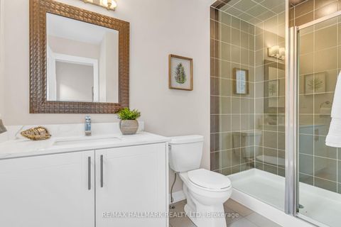Photo 32 at 26 Dandara Gate, Steeles West Industrial, Vaughan