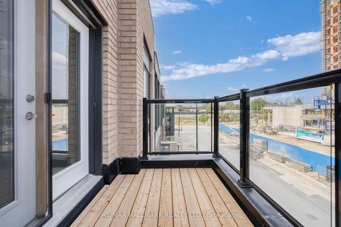 Photo 39 at 26 Dandara Gate, Steeles West Industrial, Vaughan