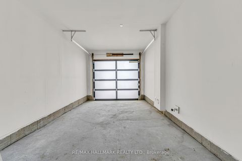 Photo 41 at 26 Dandara Gate, Steeles West Industrial, Vaughan