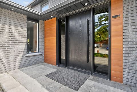 Photo 2 at 1 Rosegarden Crescent, Oak Ridges, Richmond Hill