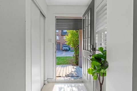 Photo 5 at 15 - 6400 Lawrence Avenue E, Rouge E10, Toronto