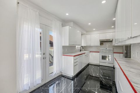 Photo 10 at 392 Anne Street N, West Bayfield, Barrie