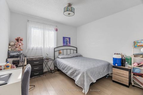 Photo 20 at 392 Anne Street N, West Bayfield, Barrie