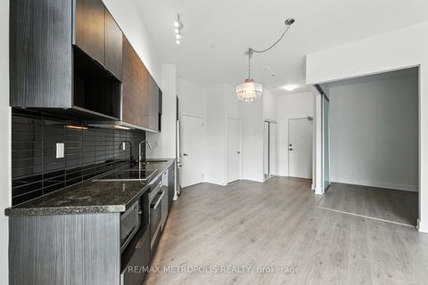 Photo 7 at 117 - 99 The Donway W, Don Mills, Toronto