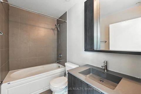 Photo 11 at 117 - 99 The Donway W, Don Mills, Toronto