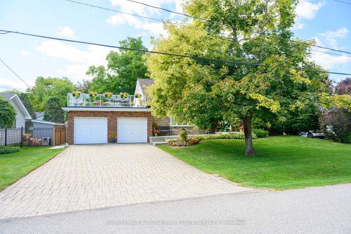 Photo 1 at 912 Boothman Avenue, Bayview, Burlington