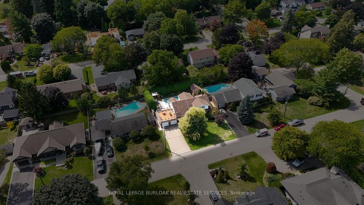 Photo 2 at 912 Boothman Avenue, Bayview, Burlington