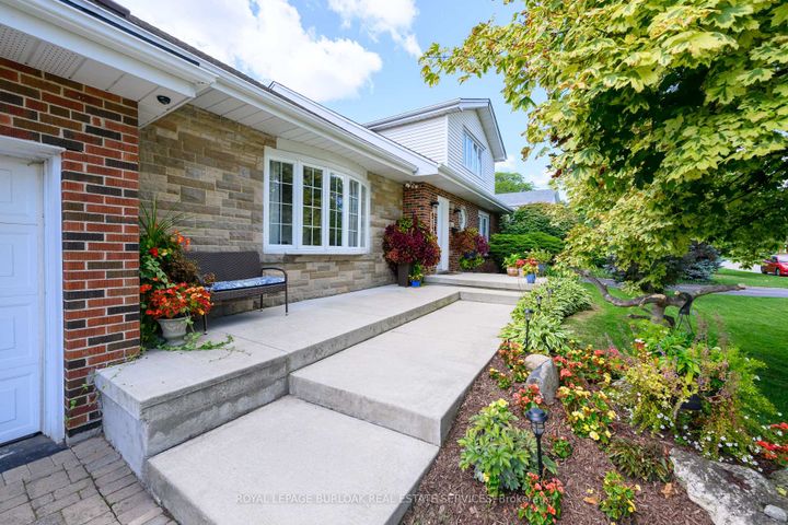 Photo 6 at 912 Boothman Avenue, Bayview, Burlington