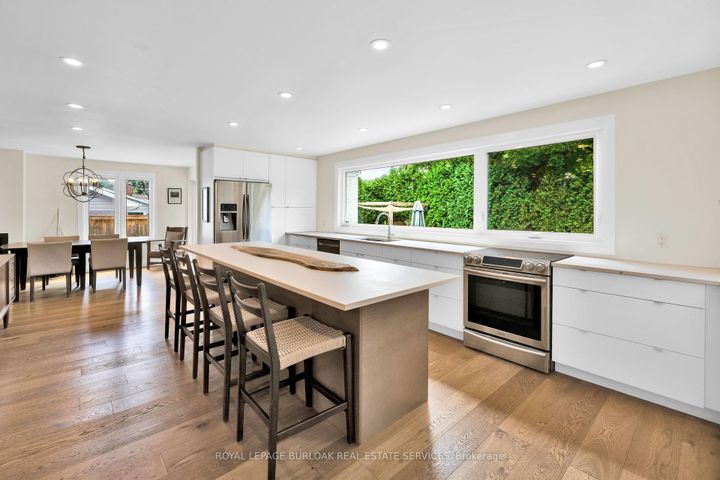 Photo 11 at 912 Boothman Avenue, Bayview, Burlington