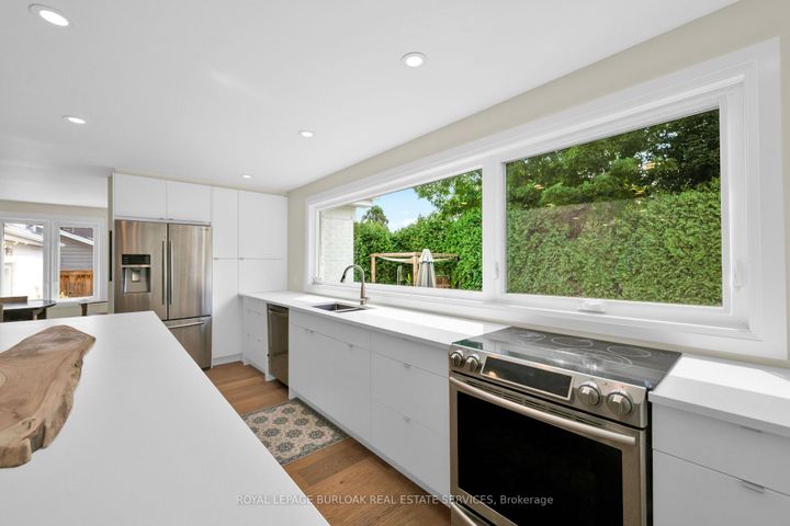 Photo 12 at 912 Boothman Avenue, Bayview, Burlington