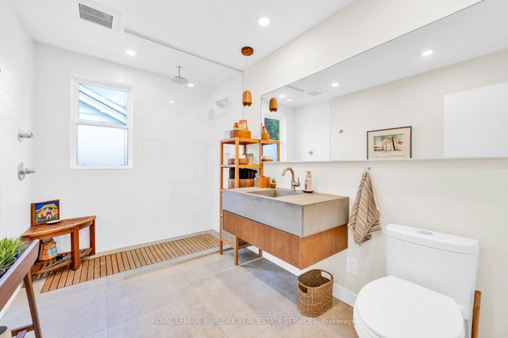Photo 33 at 912 Boothman Avenue, Bayview, Burlington