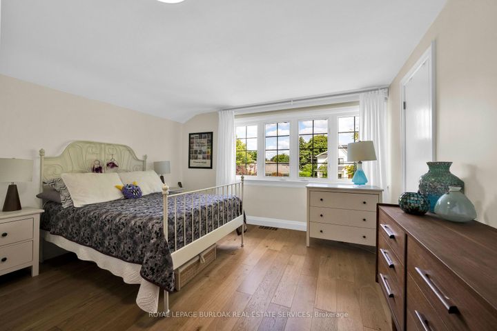 Photo 38 at 912 Boothman Avenue, Bayview, Burlington