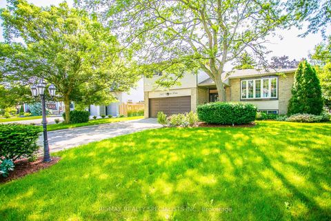 Photo 2 at 2422 Ventura Drive, WO West, Oakville