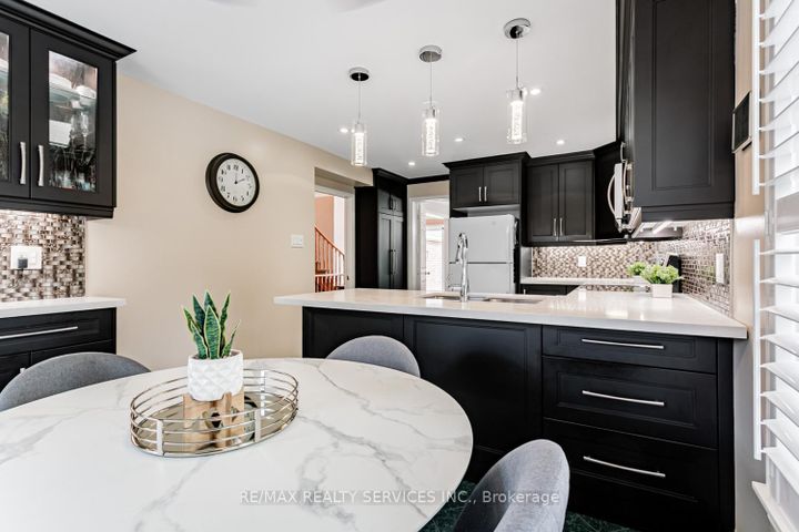 Photo 14 at 14 Nottingham Crescent, Westgate, Brampton