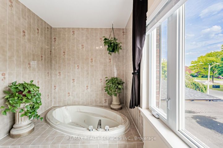 Photo 30 at 14 Nottingham Crescent, Westgate, Brampton
