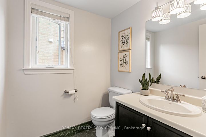 Photo 31 at 14 Nottingham Crescent, Westgate, Brampton